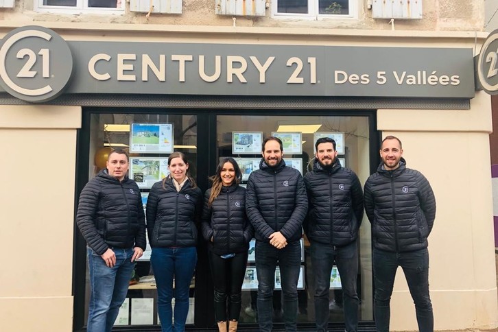 l'équipe de l'agence Des 5 Vallées