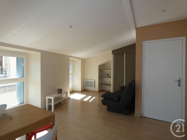 Studio à louer - 1 pièce - 26.7 m2 - ST AFFRIQUE - 12 - MIDI-PYRENEES - Century 21 Des 5 Vallées