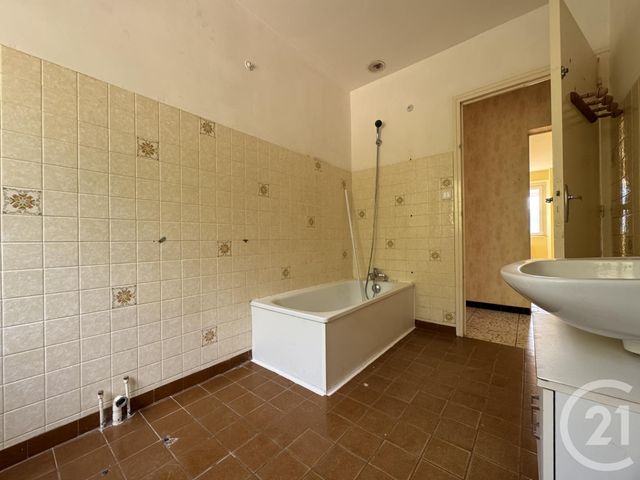 Appartement T4 à vendre - 4 pièces - 84.4 m2 - ST AFFRIQUE - 12 - MIDI-PYRENEES - Century 21 Des 5 Vallées