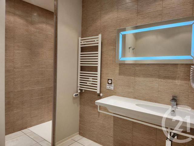 Afficher la photo en grand Appartement F2 à louer - 2 pièces - 41.7 m2 - ST AFFRIQUE - 12 - MIDI-PYRENEES - Century 21 Des 5 Vallées