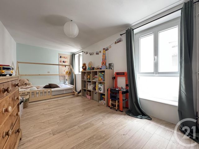 Afficher la photo en grand Appartement F4 à vendre - 4 pièces - 135.06 m2 - ST AFFRIQUE - 12 - MIDI-PYRENEES - Century 21 Des 5 Vallées