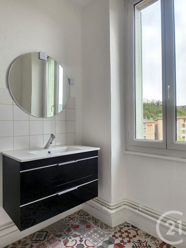 Appartement T2 à louer - 2 pièces - 61.6 m2 - ST AFFRIQUE - 12 - MIDI-PYRENEES - Century 21 Des 5 Vallées