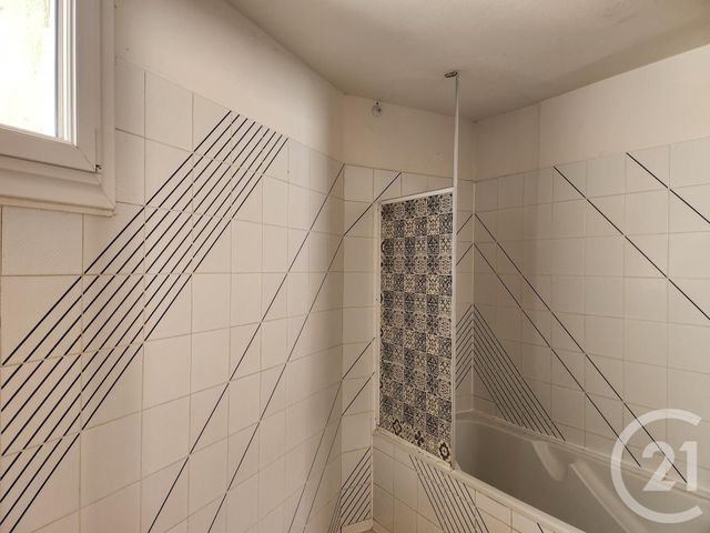 Appartement T4 à louer - 4 pièces - 131.4 m2 - ST AFFRIQUE - 12 - MIDI-PYRENEES - Century 21 Des 5 Vallées