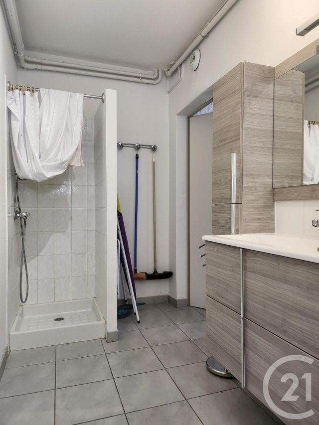 Appartement T2 à louer - 2 pièces - 31.0 m2 - ST AFFRIQUE - 12 - MIDI-PYRENEES - Century 21 Des 5 Vallées