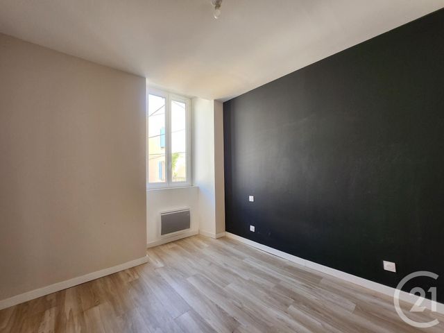 Appartement T4 à louer - 4 pièces - 71.7 m2 - ST AFFRIQUE - 12 - MIDI-PYRENEES - Century 21 Des 5 Vallées