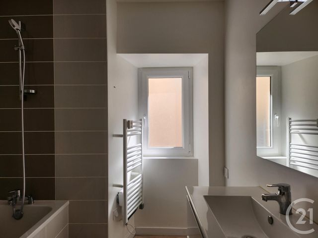 Appartement T4 à louer - 4 pièces - 71.7 m2 - ST AFFRIQUE - 12 - MIDI-PYRENEES - Century 21 Des 5 Vallées