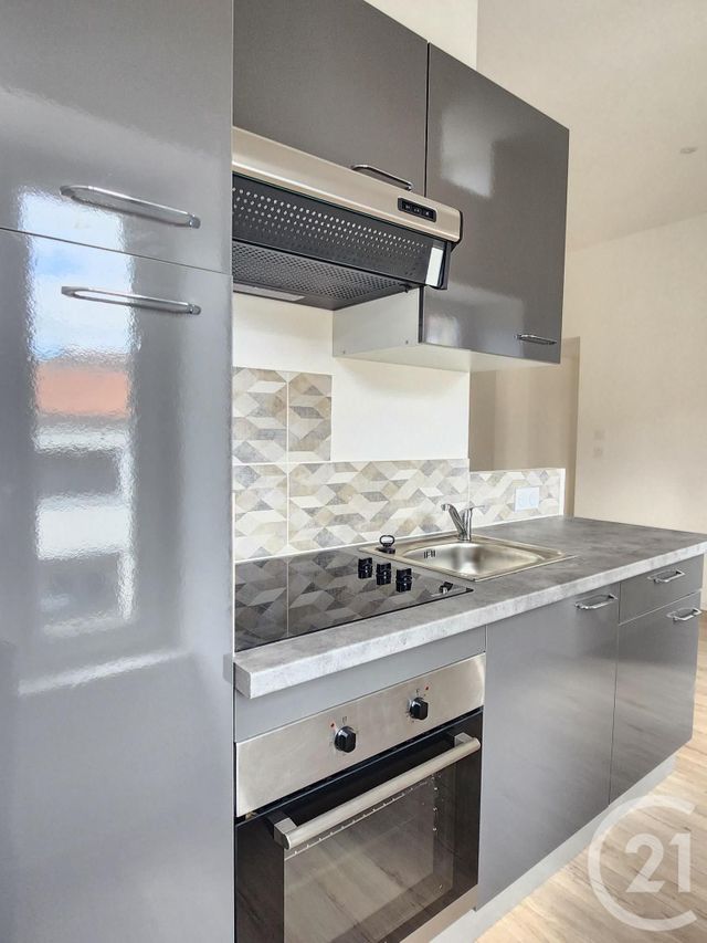 Appartement T2 à louer - 2 pièces - 34.4 m2 - ST AFFRIQUE - 12 - MIDI-PYRENEES - Century 21 Des 5 Vallées