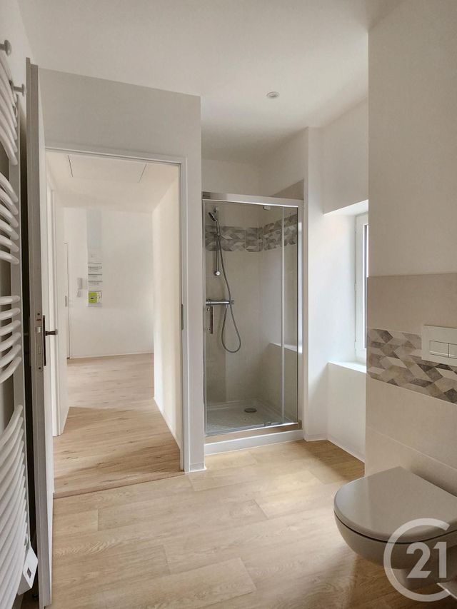 Appartement T2 à louer - 2 pièces - 34.4 m2 - ST AFFRIQUE - 12 - MIDI-PYRENEES - Century 21 Des 5 Vallées