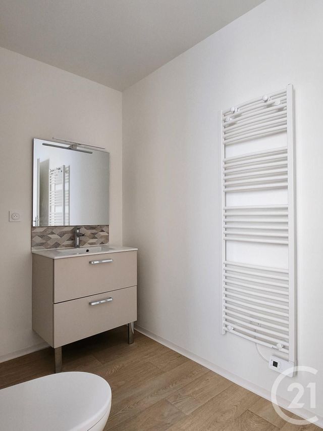 Appartement T2 à louer - 2 pièces - 34.4 m2 - ST AFFRIQUE - 12 - MIDI-PYRENEES - Century 21 Des 5 Vallées