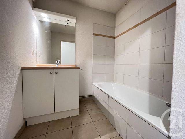Appartement T2 à louer - 2 pièces - 35.3 m2 - ST AFFRIQUE - 12 - MIDI-PYRENEES - Century 21 Des 5 Vallées