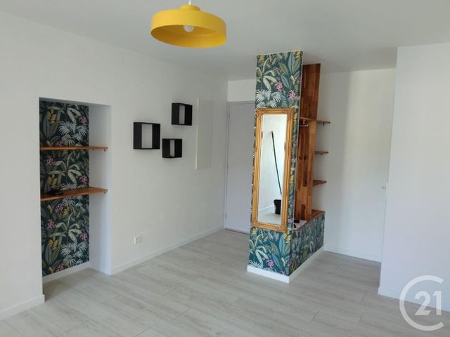 Appartement F2 à louer - 2 pièces - 51.0 m2 - ST AFFRIQUE - 12 - MIDI-PYRENEES - Century 21 Des 5 Vallées