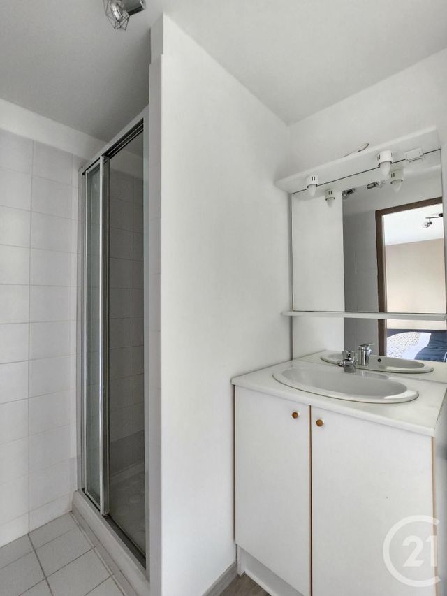 Appartement T2 à louer - 2 pièces - 39.9 m2 - ST AFFRIQUE - 12 - MIDI-PYRENEES - Century 21 Des 5 Vallées