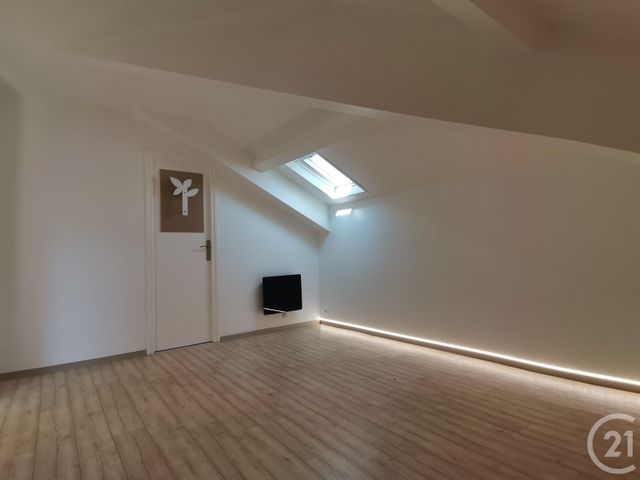 Appartement T2 à louer - 2 pièces - 49.82 m2 - ST AFFRIQUE - 12 - MIDI-PYRENEES - Century 21 Des 5 Vallées