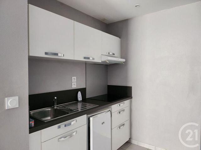 Appartement T2 à louer - 2 pièces - 30.16 m2 - ST AFFRIQUE - 12 - MIDI-PYRENEES - Century 21 Des 5 Vallées