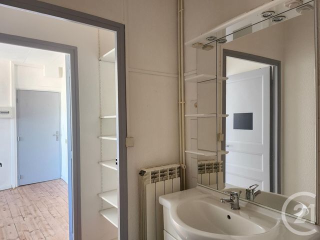 Appartement T1 à louer - 1 pièce - 30.0 m2 - ST AFFRIQUE - 12 - MIDI-PYRENEES - Century 21 Des 5 Vallées
