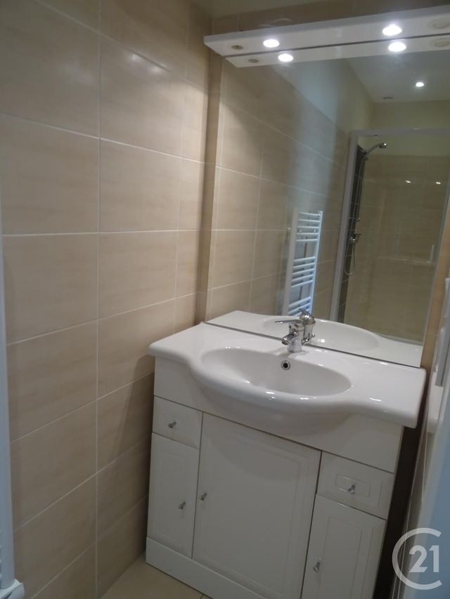 Appartement T2 à louer - 2 pièces - 31.63 m2 - ST AFFRIQUE - 12 - MIDI-PYRENEES - Century 21 Des 5 Vallées