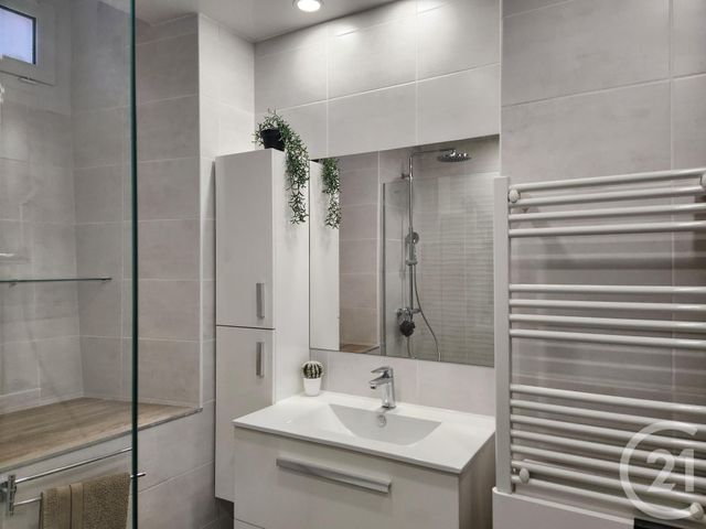 Appartement T2 à louer - 2 pièces - 45.25 m2 - ST AFFRIQUE - 12 - MIDI-PYRENEES - Century 21 Des 5 Vallées