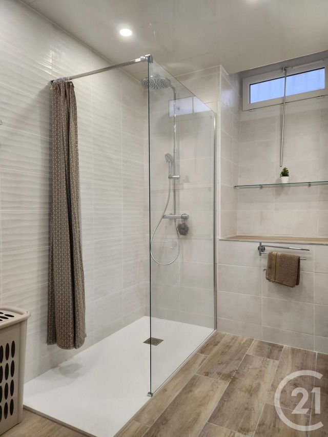 Appartement T2 à louer - 2 pièces - 45.25 m2 - ST AFFRIQUE - 12 - MIDI-PYRENEES - Century 21 Des 5 Vallées