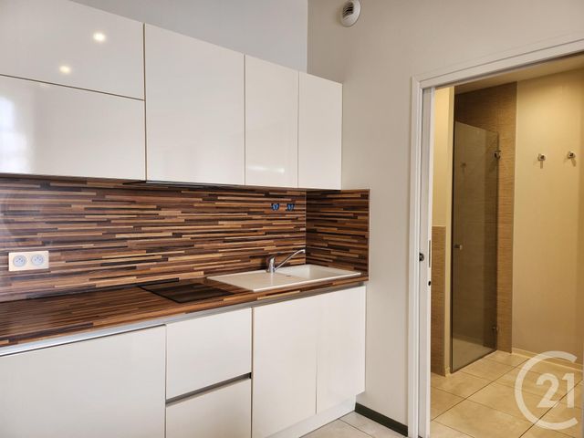 Appartement T2 à louer - 2 pièces - 34.0 m2 - ST AFFRIQUE - 12 - MIDI-PYRENEES - Century 21 Des 5 Vallées