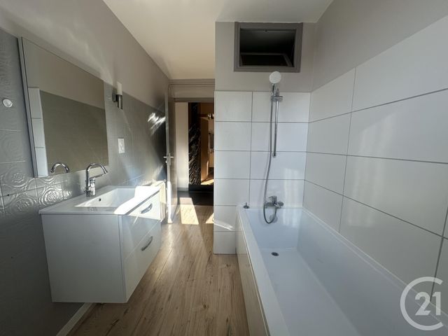 Appartement T4 à louer - 4 pièces - 110.35 m2 - ST AFFRIQUE - 12 - MIDI-PYRENEES - Century 21 Des 5 Vallées